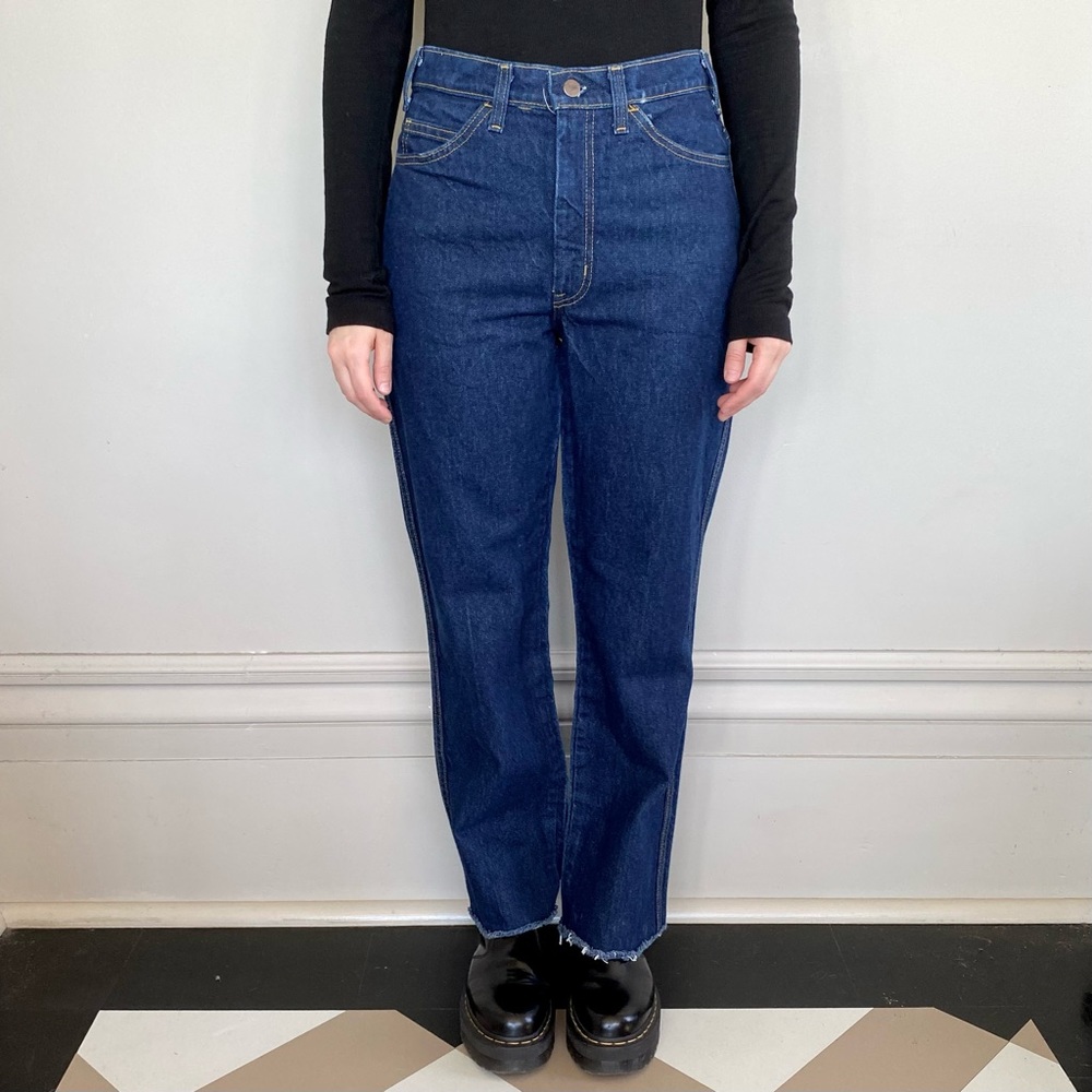 Vintage 1970’s GWG high-waisted dark-wash jeans. 💙